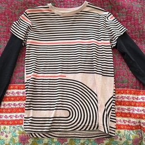 Nununu shirt 8-9. Unisex. Like new condition.